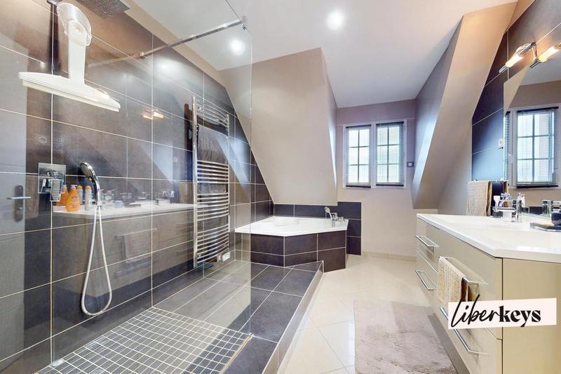 Maison d'architecte - 330 m² - 8 pièces