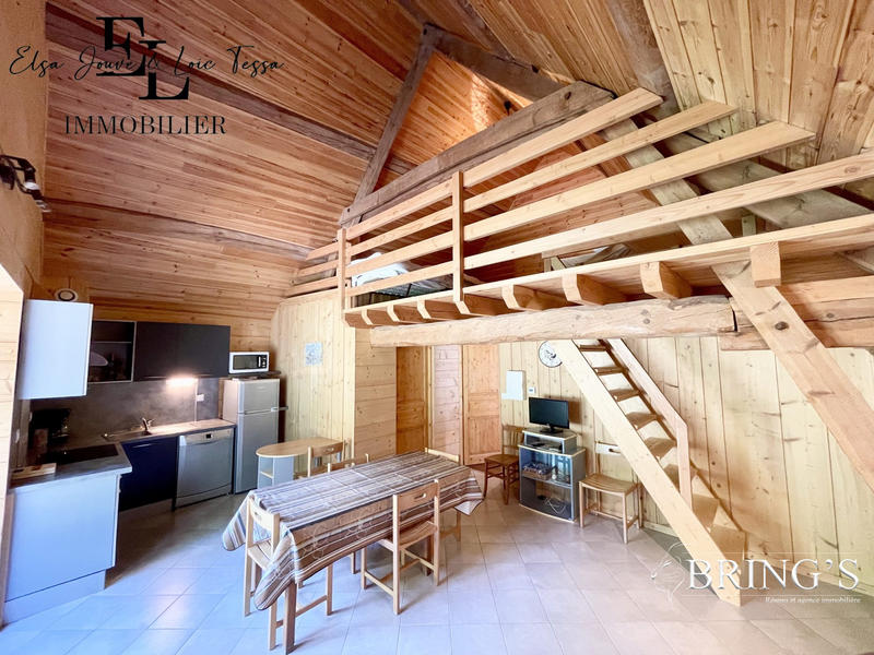 Maison - 266 m² - 9 pièces