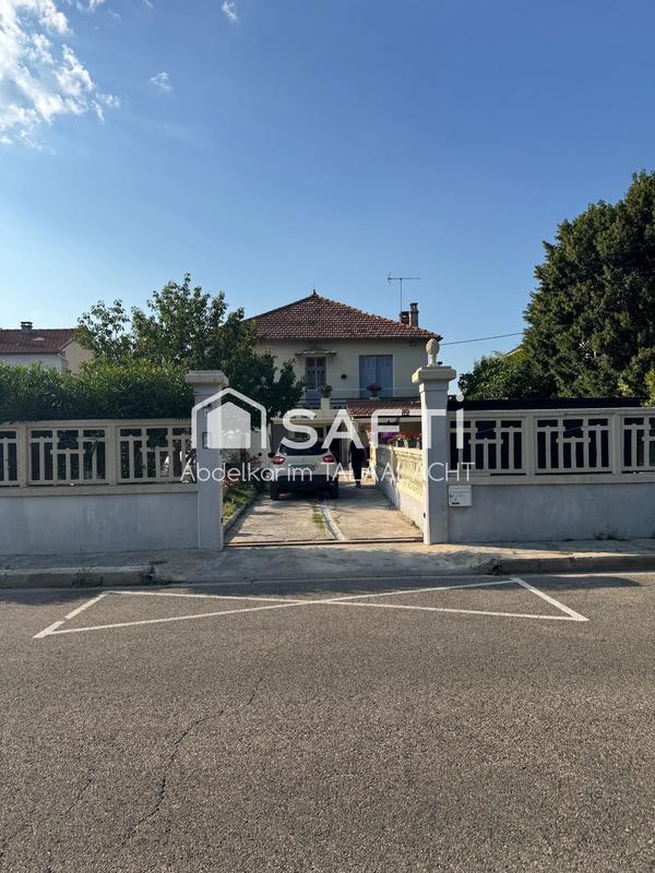 Maison - 181 m² - 7 pièces