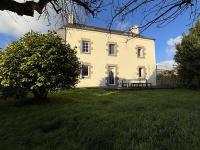 Maison - 221 m² - 9 pièces