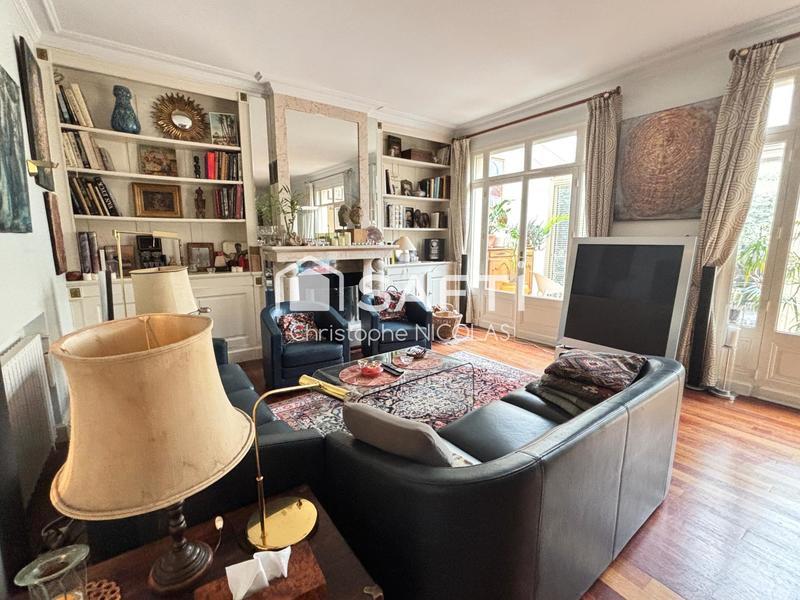 Maison - 223 m² - 6 pièces