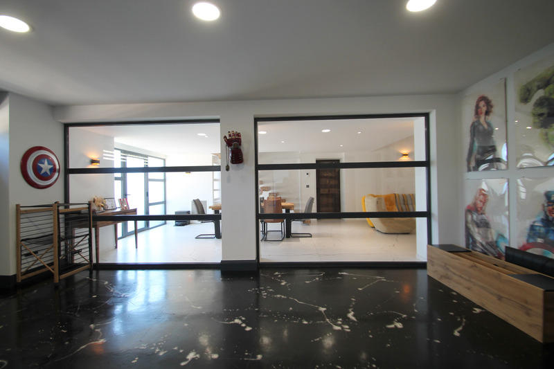 Maison - 280 m² - 9 pièces