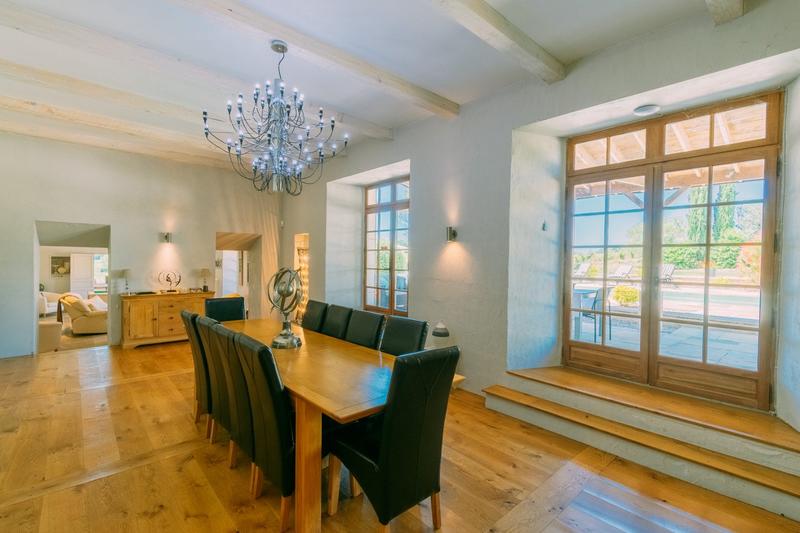 Maison - 370 m² - 9 pièces