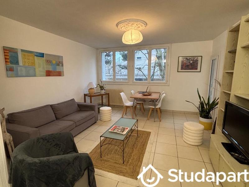 Chambre - 9 m² - 1 pièce