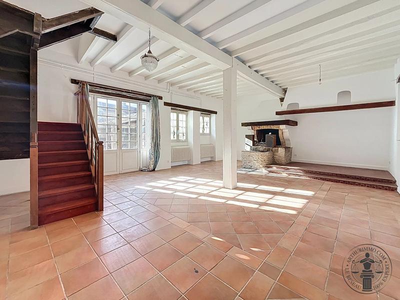 Maison - 235 m² - 7 pièces