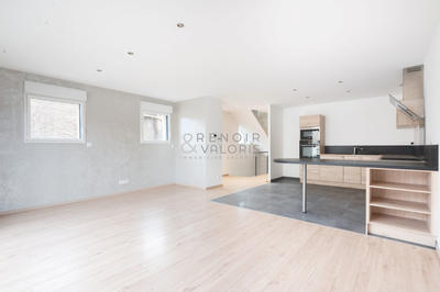 Loft - 100 m² - 5 pièces