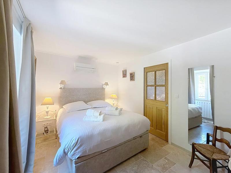 Maison - 397 m² - 8 pièces