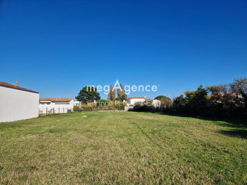 Terrain constructible - 699 m²