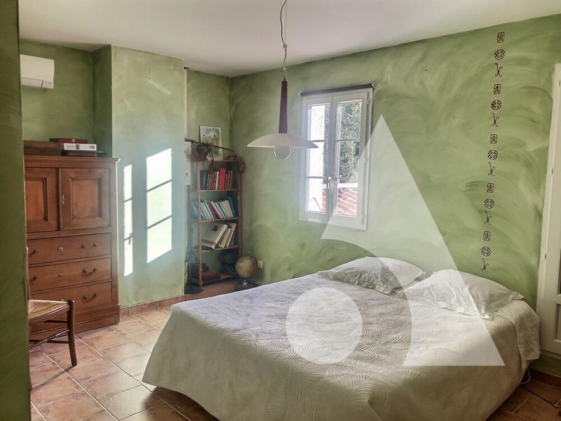 Maison - 275 m² - 6 pièces