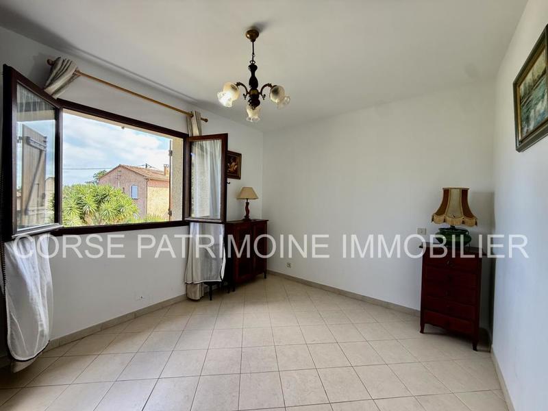 Maison - 225 m² - 12 pièces