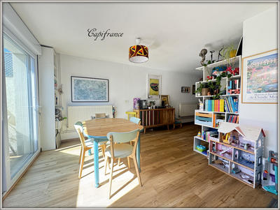 Maison - 99 m² - 5 pièces