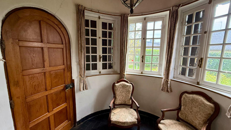 Maison - 1 200 m² - 6 pièces