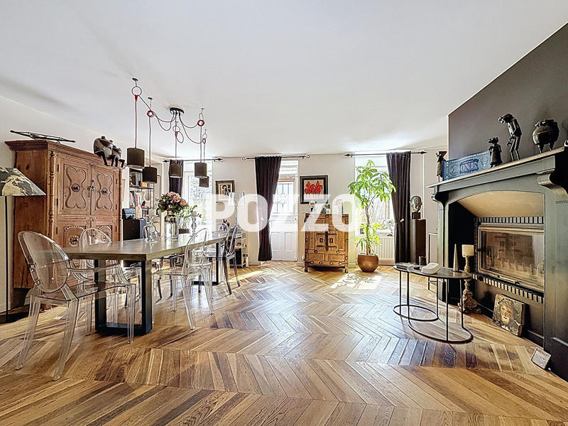 Maison - 220 m² - 8 pièces