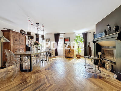 Maison - 220 m² - 8 pièces