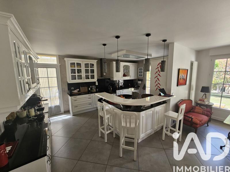 Maison - 185 m² - 9 pièces