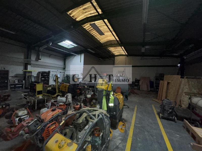 Entrepôt - 3 100 m²