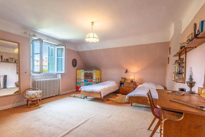 Maison - 288 m² - 12 pièces