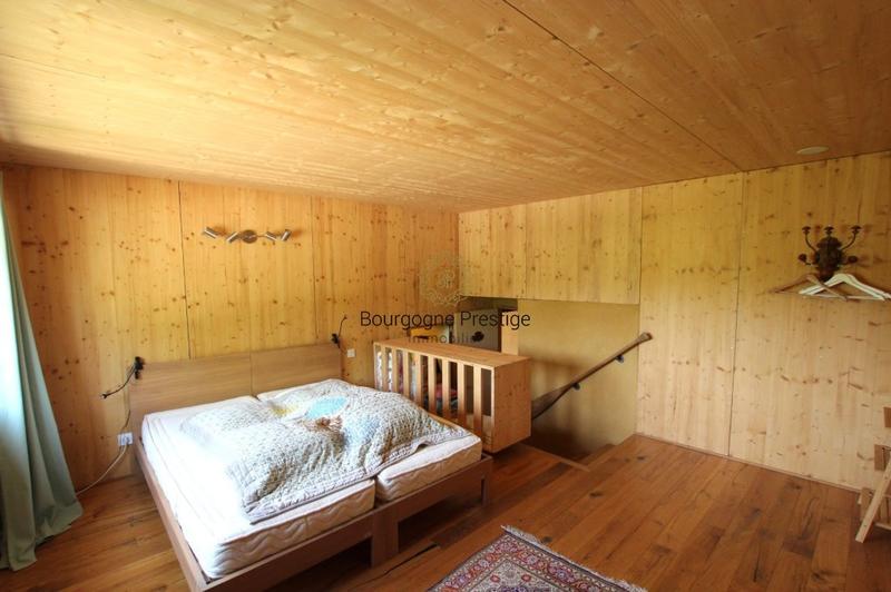 Propriété - 228 m² - 9 pièces