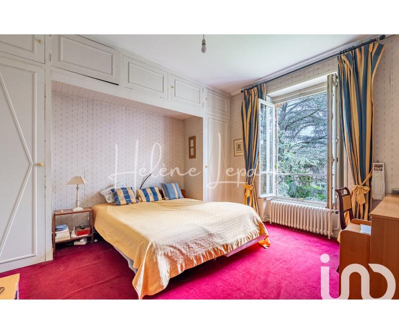 Maison - 240 m² - 10 pièces