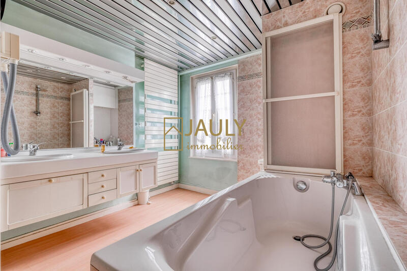 Maison - 370 m² - 14 pièces