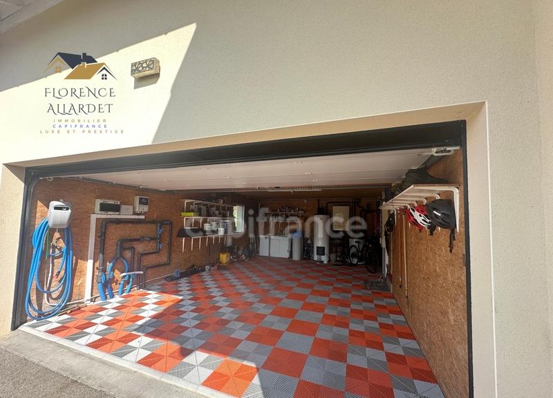 Maison - 242 m² - 5 pièces