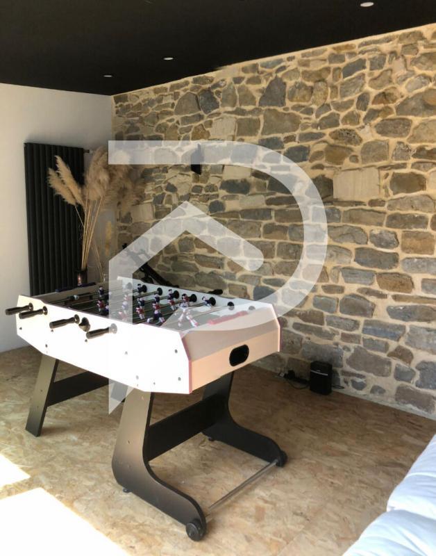 Propriété - 273 m² - 6 pièces