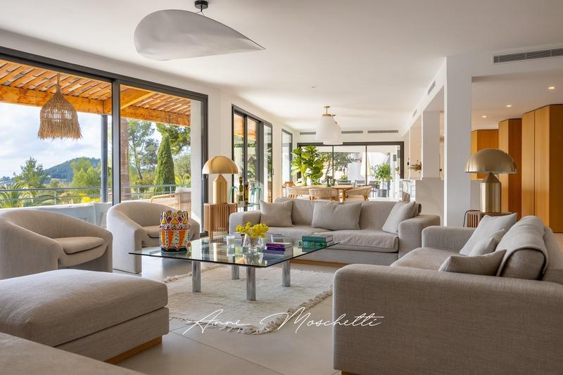 Maison - 450 m² - 8 pièces