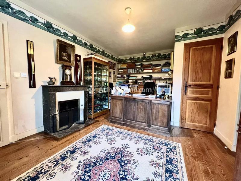 Maison - 220 m² - 8 pièces