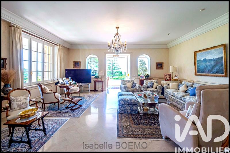 Maison - 555 m² - 15 pièces