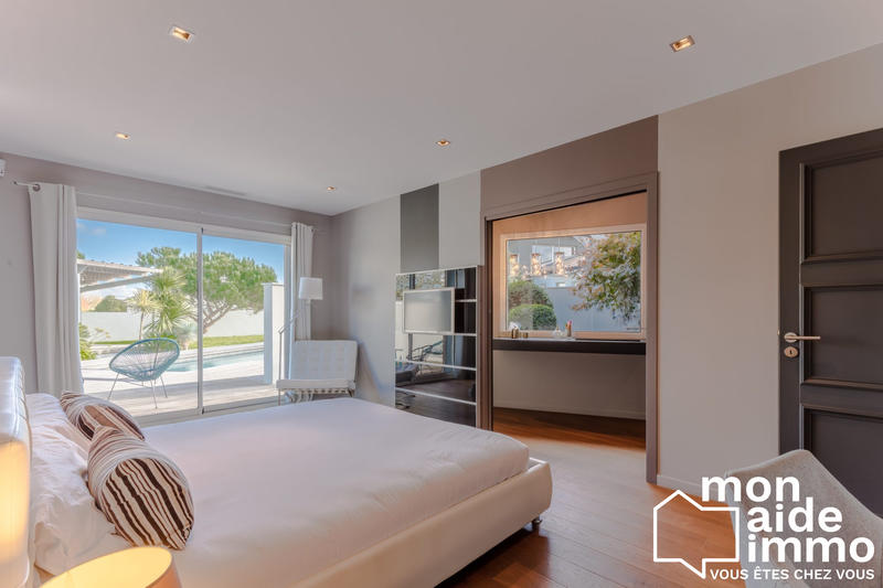 Maison contemporaine - 252 m² - 7 pièces