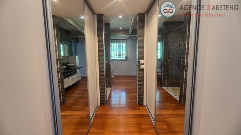 Maison - 252 m² - 7 pièces