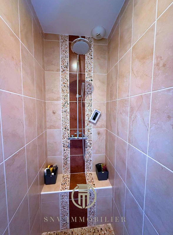 Maison - 276 m² - 9 pièces