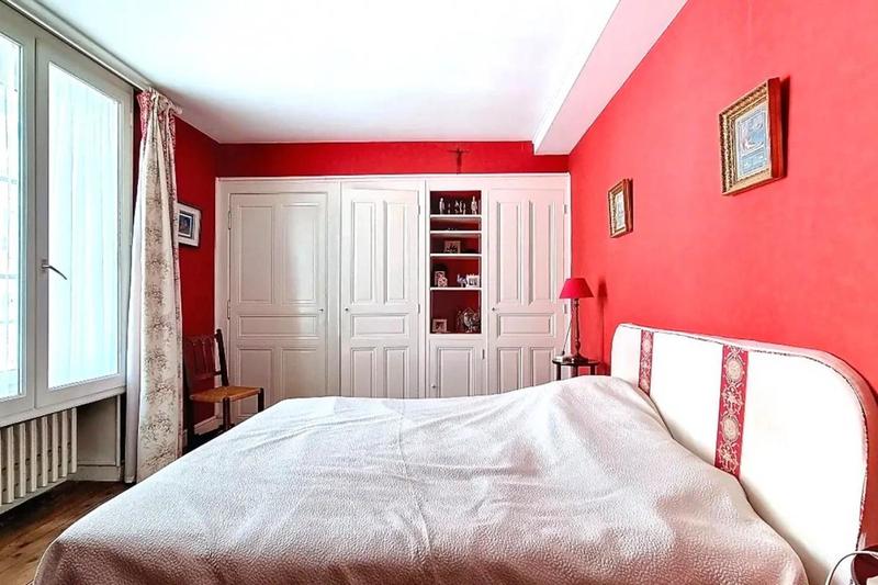 Maison - 257 m² - 9 pièces