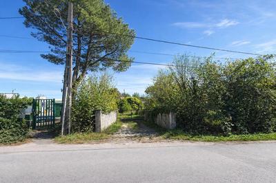 Terrain constructible - 3 323 m²