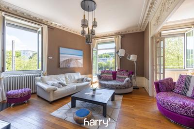 Appartement - 136 m² - 5 pièces