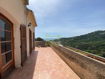 Maison traditionnelle - 353 m² - 9 pièces