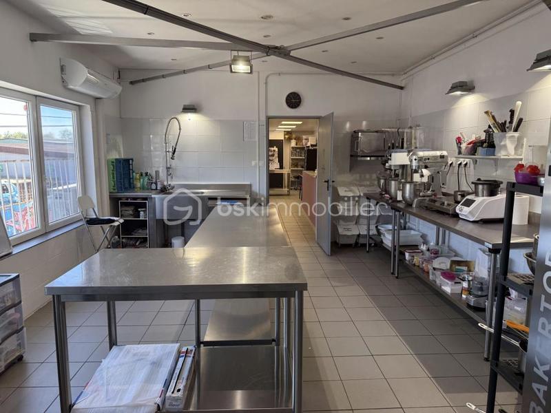 Local commercial - 135 m² - 4 pièces