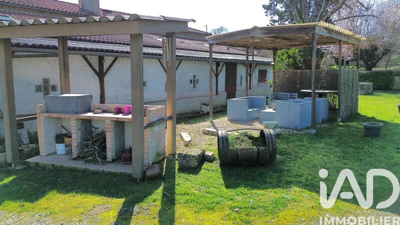 Maison - 208 m² - 8 pièces