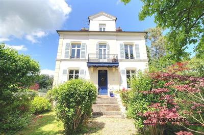 Maison - 175 m² - 10 pièces