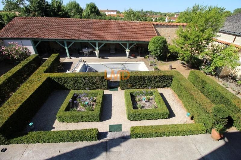 Maison bourgeoise - 217 m² - 6 pièces
