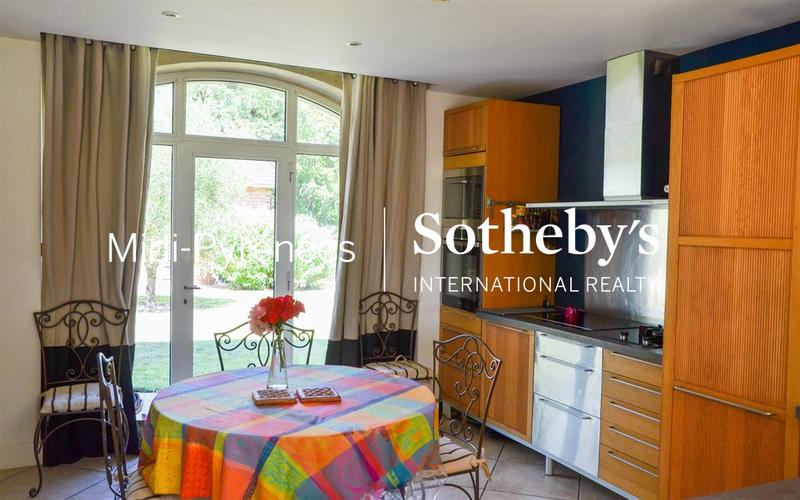 Maison - 430 m² - 9 pièces