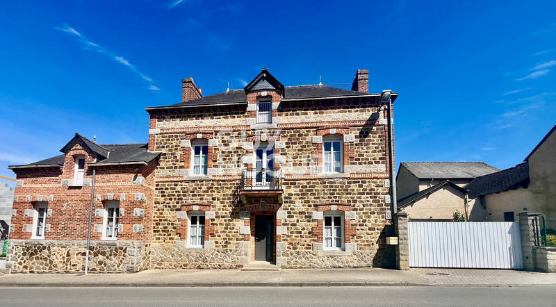 Maison - 214 m² - 5 pièces