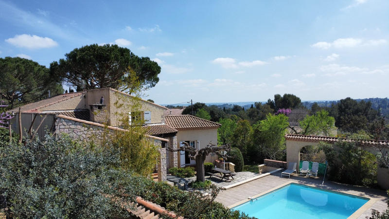 Villa - 205 m² - 10 pièces