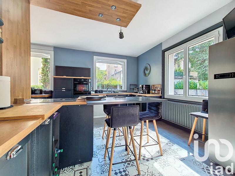 Maison - 240 m² - 10 pièces