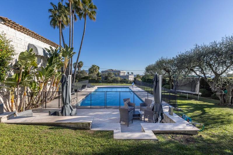 Villa - 360 m² - 8 pièces