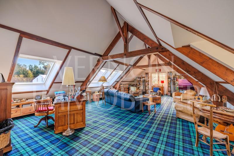 Maison traditionnelle - 270 m² - 8 pièces