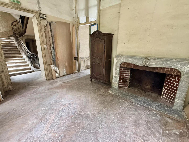 Château - 1 300 m² - 35 pièces