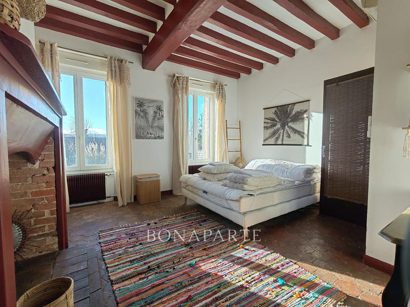 Maison - 285 m² - 9 pièces