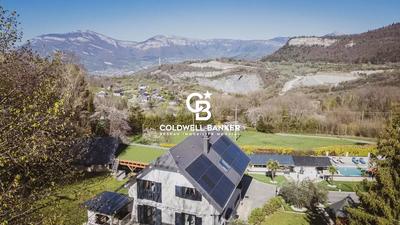 Maison - 280 m² - 10 pièces