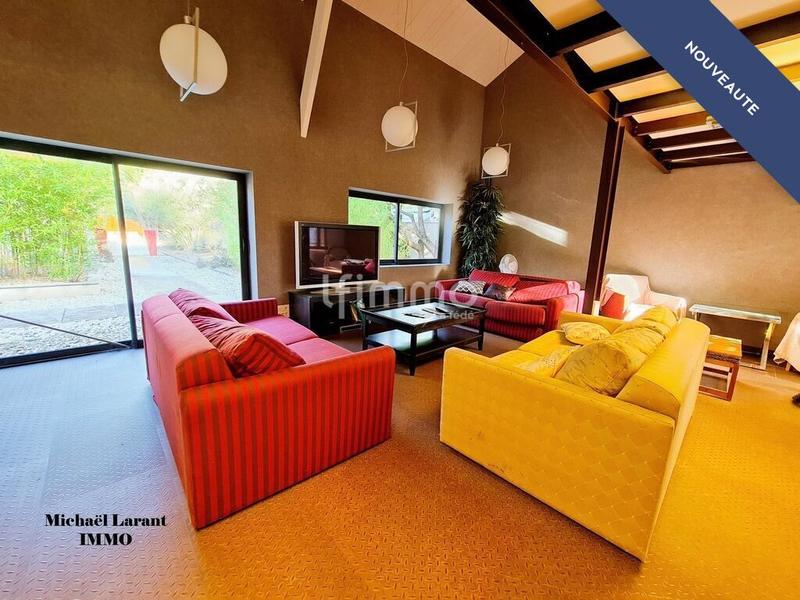 Propriété - 484 m² - 7 pièces